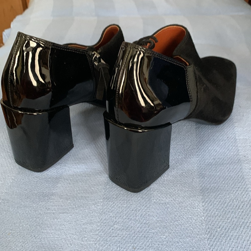 Vionic Women's Black Suede and patent leather